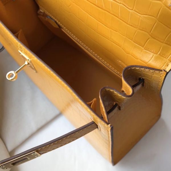 Hermes Kelly 25cm Handmade Bag In Yellow Embossed Crocodile Leather - Image 7