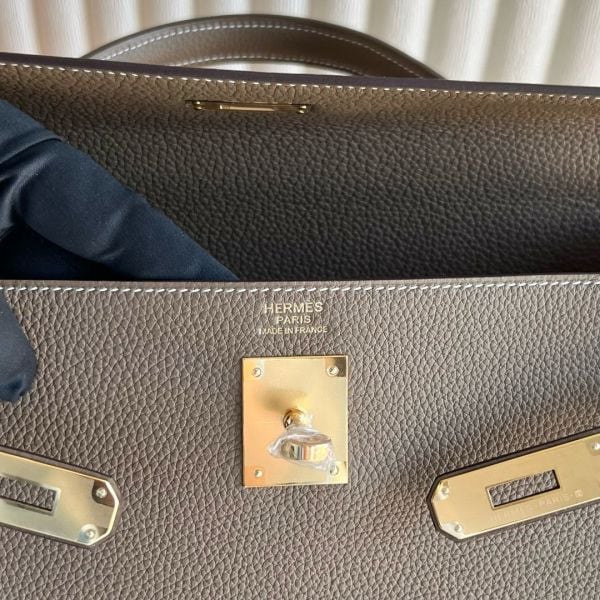 Hermes Kelly Retourne 35 Handmade Bag in Taupe Clemence Leather - Image 4