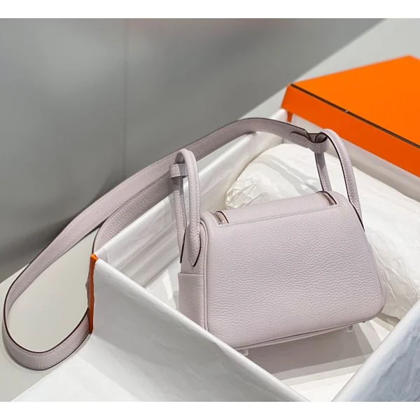 Hermes Lindy Mini Bag In Mauve Pale Clemence Leather PHW - Image 4