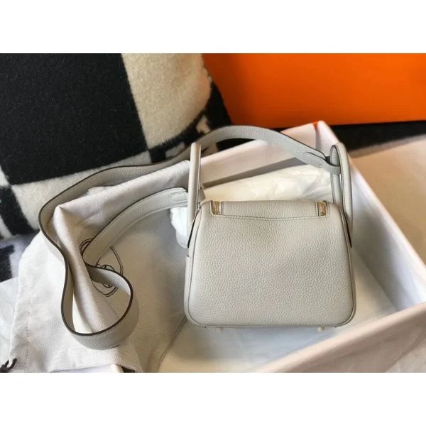 Hermes Lindy Mini Bag In Pearl Grey Clemence Leather GHW - Image 2