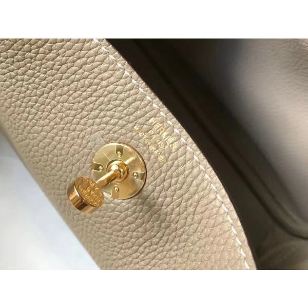 Hermes Lindy Mini Bag In Tourterelle Clemence Leather GHW - Image 6