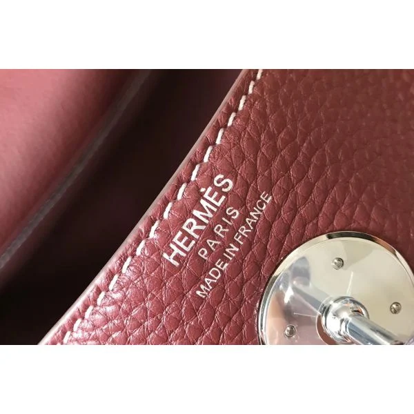 Hermes Lindy 26cm Bag In Bordeaux Clemence Leather PHW - Image 4