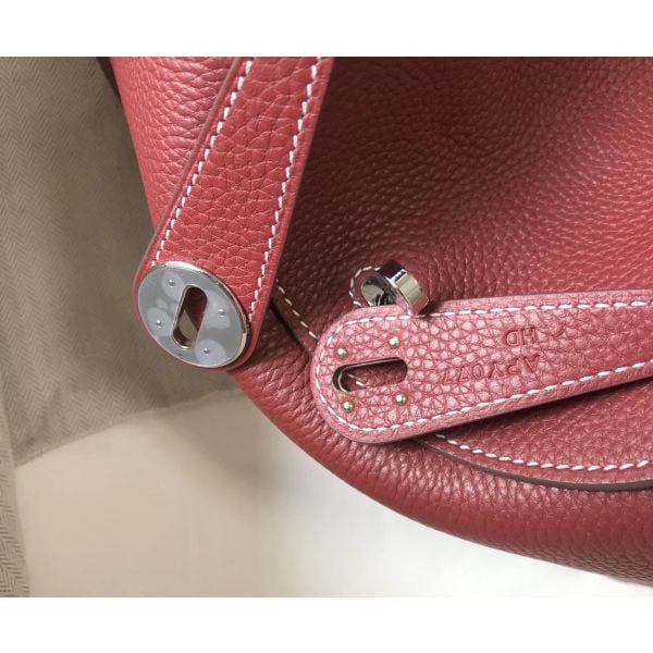 Hermes Lindy 26cm Bag In Bordeaux Clemence Leather PHW - Image 5