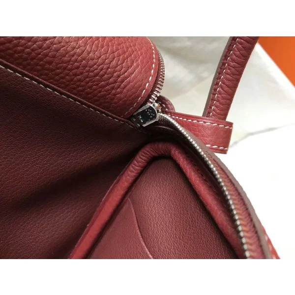 Hermes Lindy 26cm Bag In Bordeaux Clemence Leather PHW - Image 7