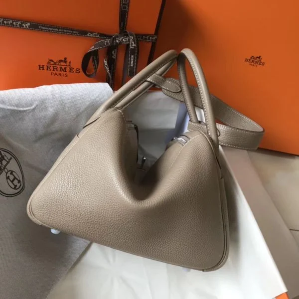Hermes Lindy 26cm Bag In Gris Tourterelle Clemence Leather PHW - Image 2