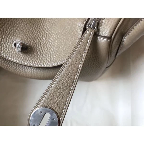 Hermes Lindy 26cm Bag In Gris Tourterelle Clemence Leather PHW - Image 5