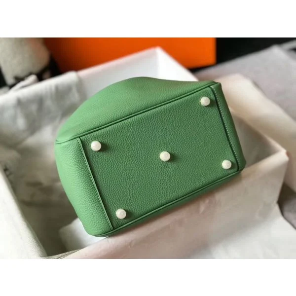 Hermes Lindy 26cm Bag In Vert Criquet Clemence Leather GHW - Image 3