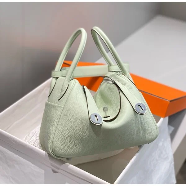 Hermes Lindy 26cm Bag In Vert Fizz Clemence Leather GHW - Image 3