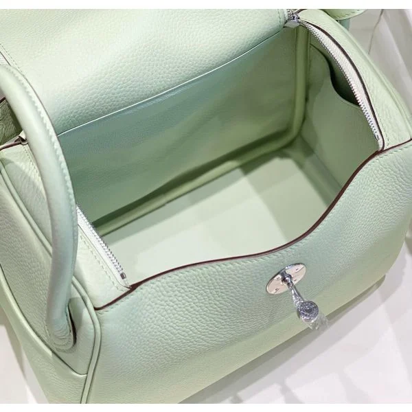 Hermes Lindy 26cm Bag In Vert Fizz Clemence Leather GHW - Image 9