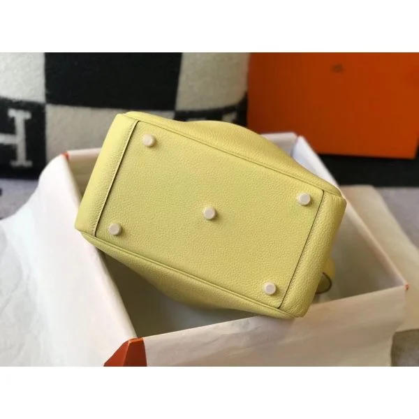 Hermes Lindy 30cm Bag In Jaune Poussin Clemence Leather GHW - Image 4