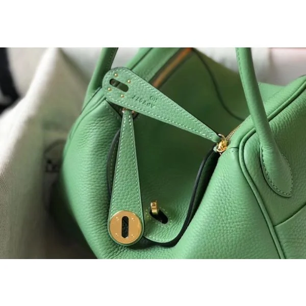 Hermes Lindy 30cm Bag In Vert Criquet Clemence Leather GHW - Image 4